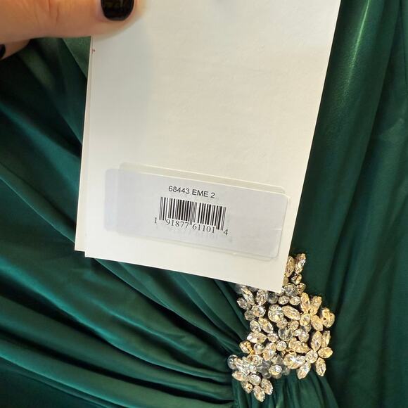 Mac Duggal Emerald Green Dress Rhinestones Draped Slit  Holiday Gown Size 2 - Picture 4 of 9